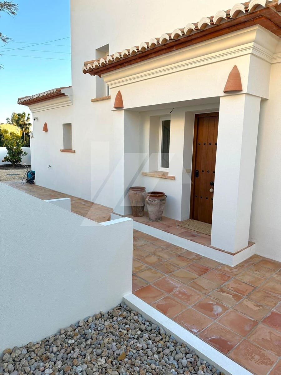 3 bedroom Villa for sale in Benissa with pool garage - € 1,450,000 (Ref: 9935129)