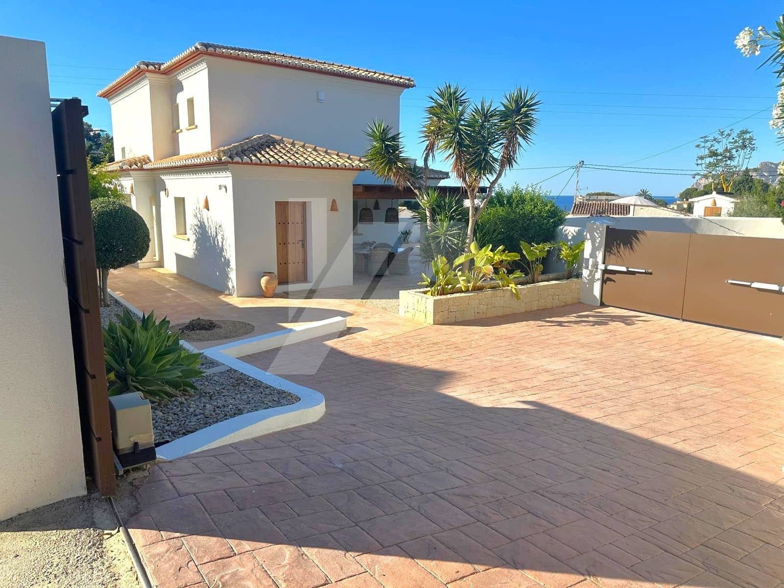 3 bedroom Villa for sale in Benissa with pool garage - € 1,450,000 (Ref: 9935129)