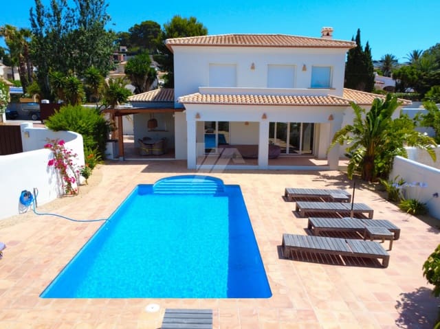 3 soveværelse Villa til salg i Benissa med swimmingpool garage - € 1.450.000 (Ref: 9935129)
