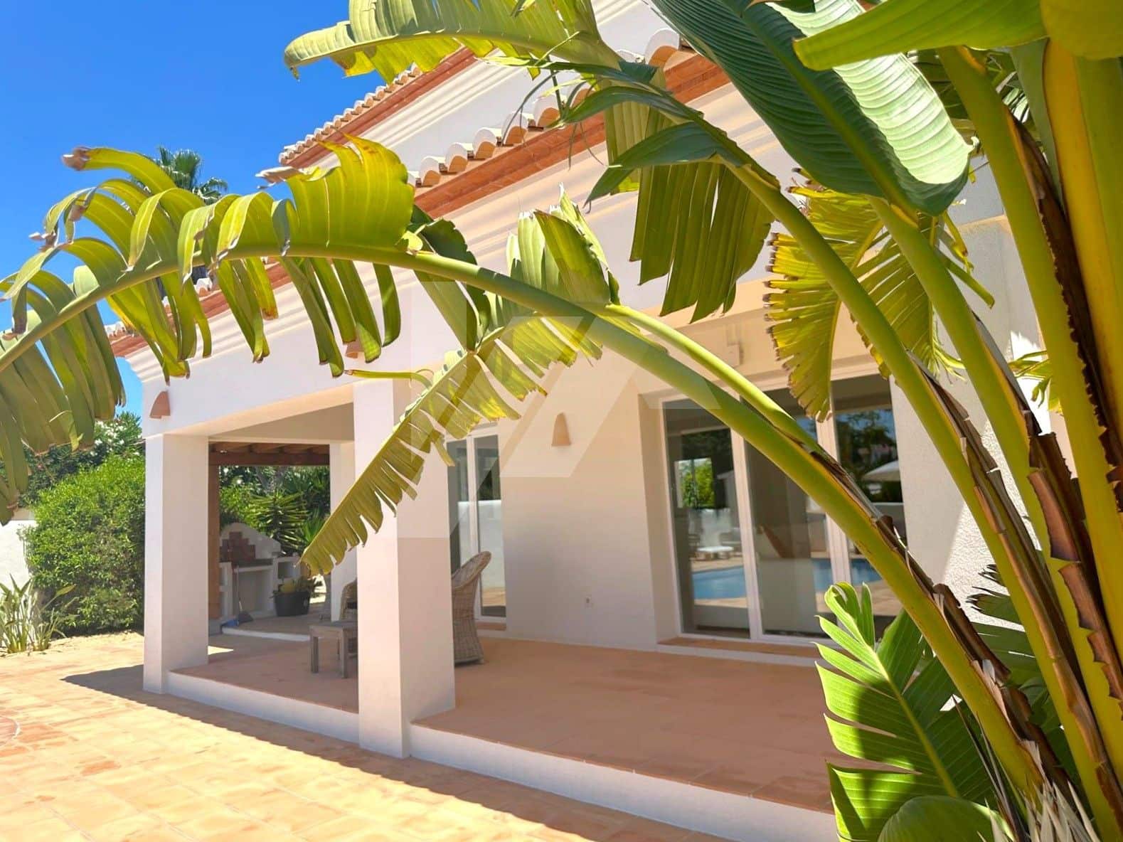 3 bedroom Villa for sale in Benissa with pool garage - € 1,450,000 (Ref: 9935129)