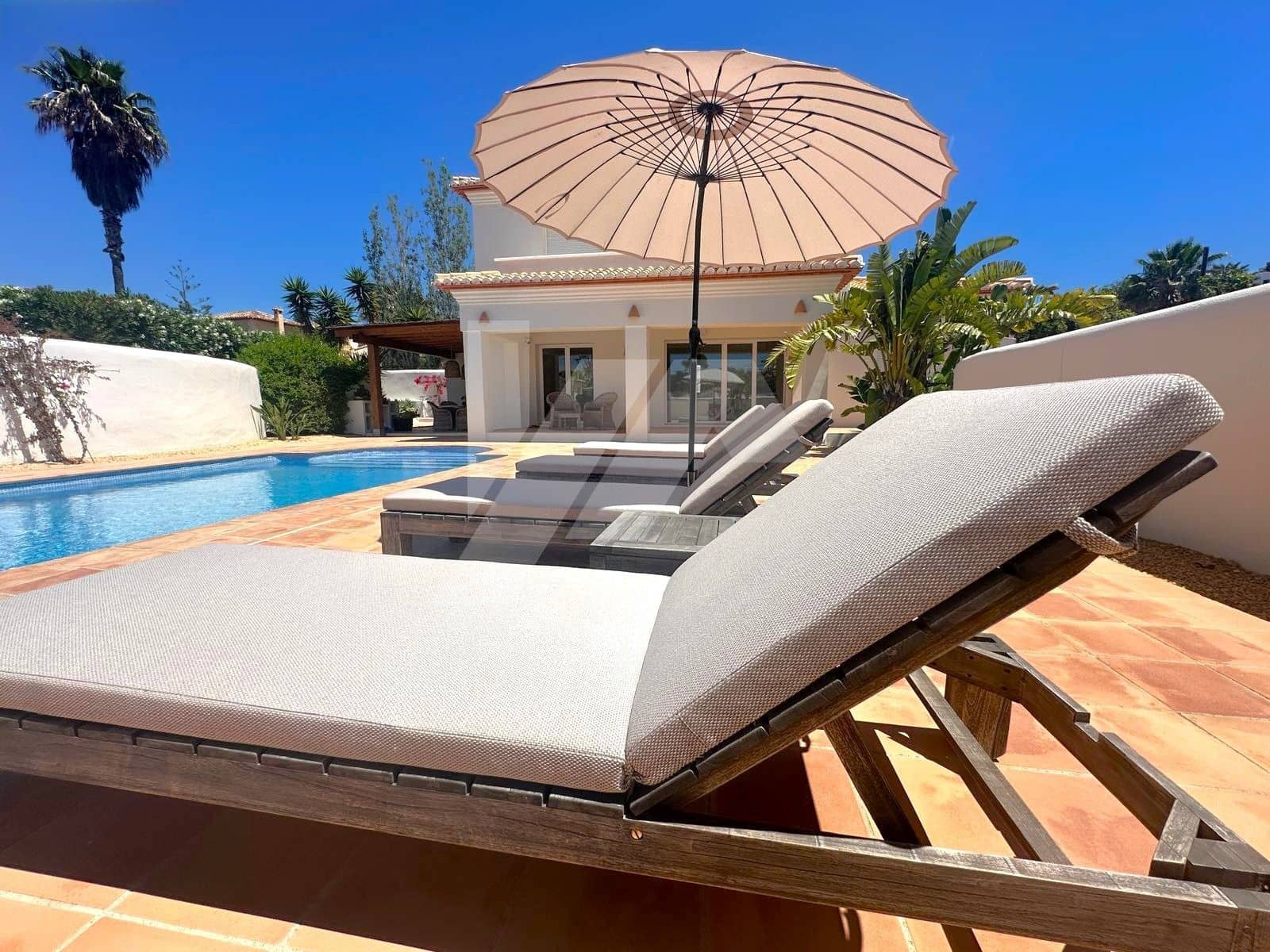 3 bedroom Villa for sale in Benissa with pool garage - € 1,450,000 (Ref: 9935129)