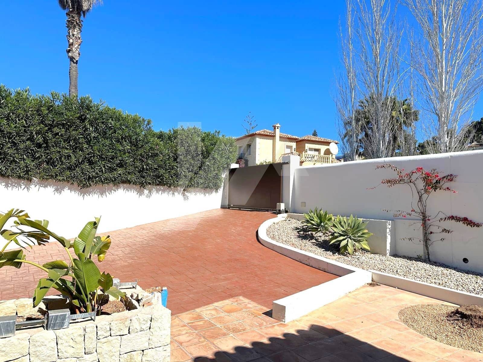 3 bedroom Villa for sale in Benissa with pool garage - € 1,450,000 (Ref: 9935129)