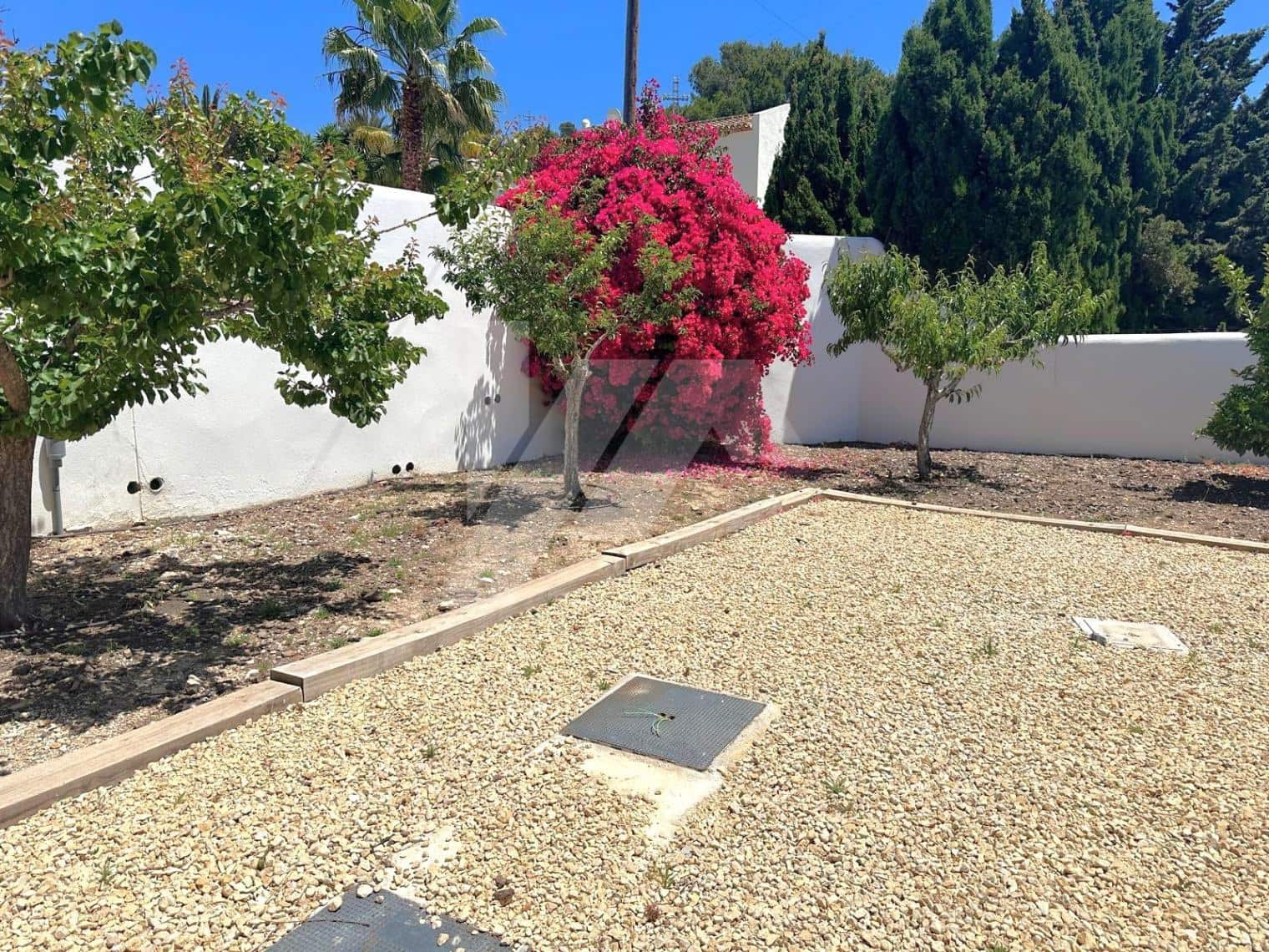 3 bedroom Villa for sale in Benissa with pool garage - € 1,450,000 (Ref: 9935129)