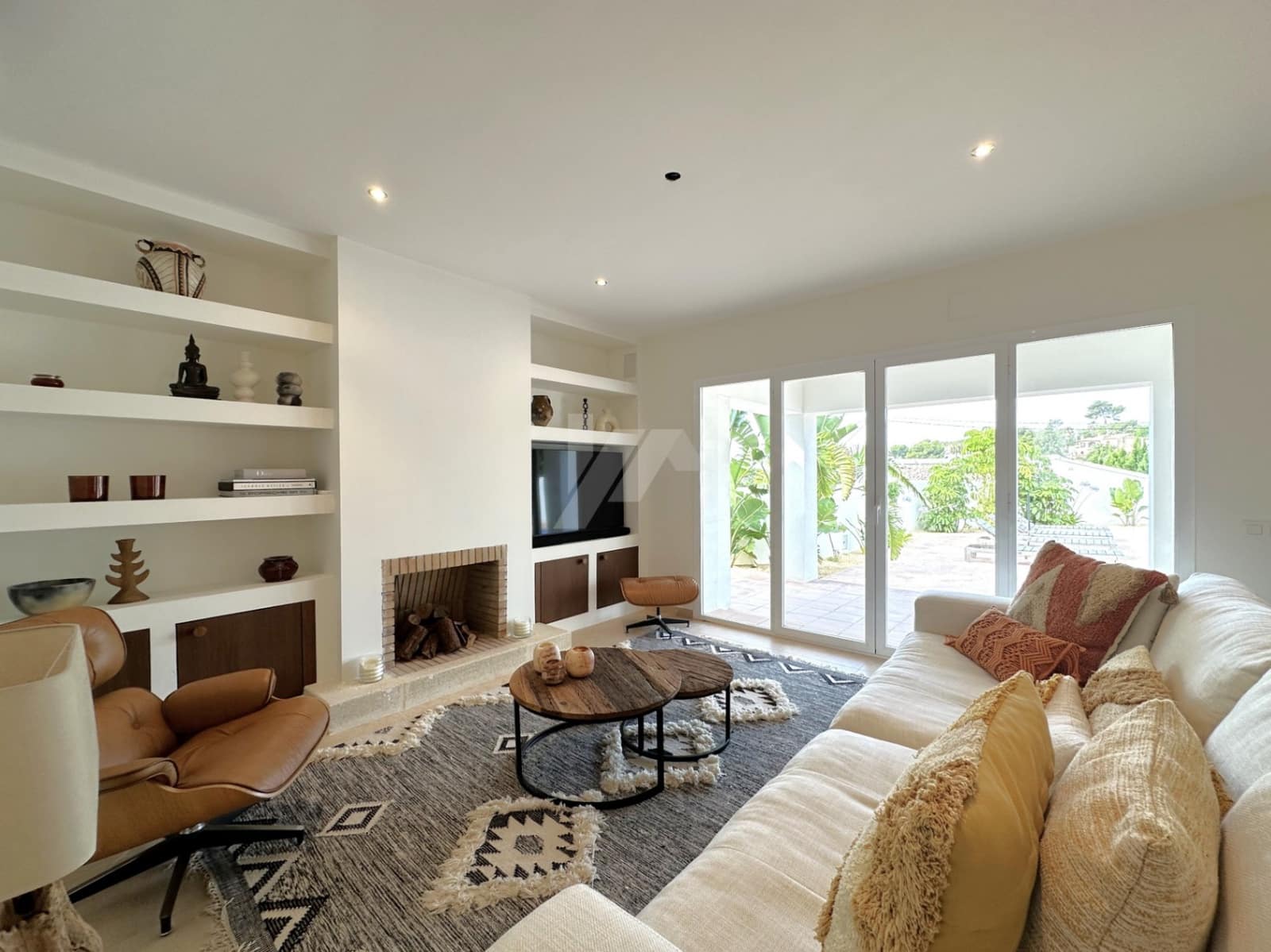 3 bedroom Villa for sale in Benissa with pool garage - € 1,450,000 (Ref: 9935129)