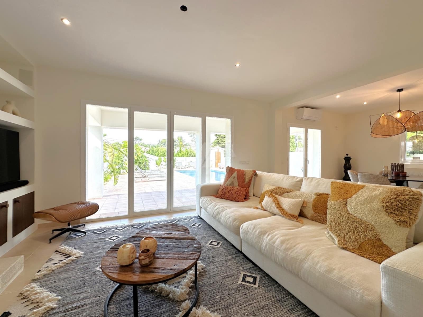 3 bedroom Villa for sale in Benissa with pool garage - € 1,450,000 (Ref: 9935129)
