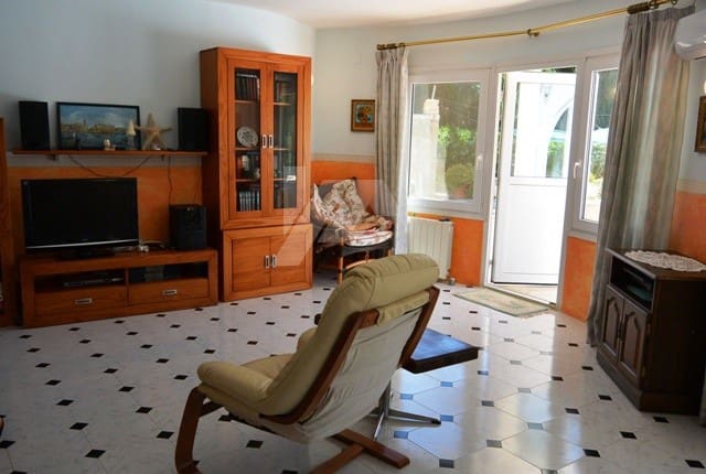 6 bedroom Villa for sale in Calpe / Calp with pool garage - € 590,000 (Ref: 9956545)