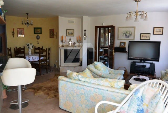 6 bedroom Villa for sale in Calpe / Calp with pool garage - € 590,000 (Ref: 9956545)