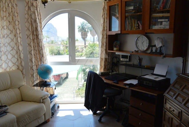 6 bedroom Villa for sale in Calpe / Calp with pool garage - € 590,000 (Ref: 9956545)