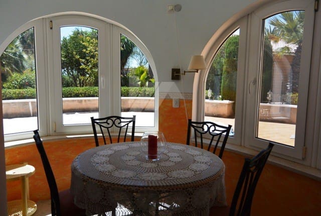 6 bedroom Villa for sale in Calpe / Calp with pool garage - € 590,000 (Ref: 9956545)
