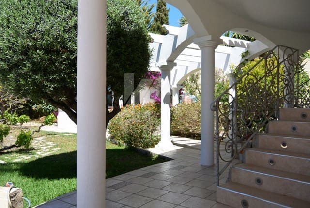 6 bedroom Villa for sale in Calpe / Calp with pool garage - € 590,000 (Ref: 9956545)