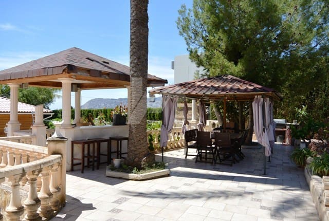 6 bedroom Villa for sale in Calpe / Calp with pool garage - € 590,000 (Ref: 9956545)