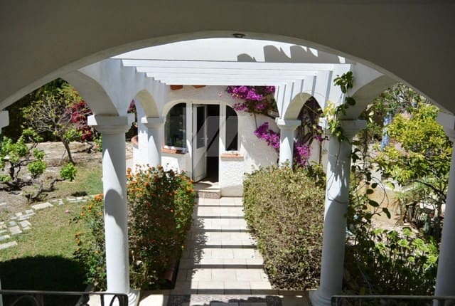 6 bedroom Villa for sale in Calpe / Calp with pool garage - € 590,000 (Ref: 9956545)
