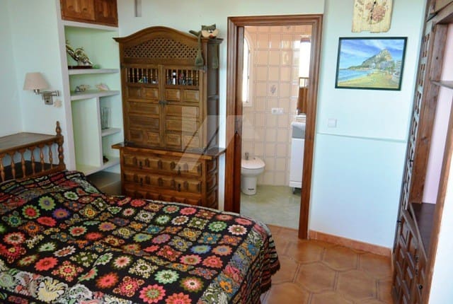 6 bedroom Villa for sale in Calpe / Calp with pool garage - € 590,000 (Ref: 9956545)