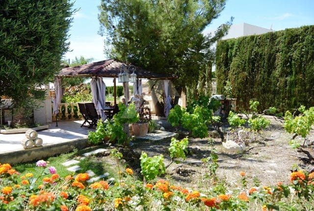 6 bedroom Villa for sale in Calpe / Calp with pool garage - € 590,000 (Ref: 9956545)