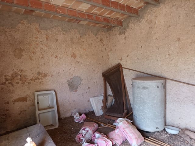 Finca/Country House for sale in Ginestar - € 25,000 (Ref: 7482375)