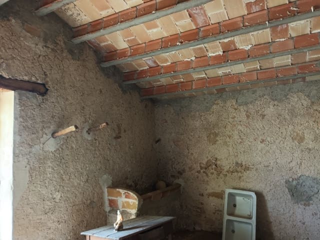 Finca/Country House for sale in Ginestar - € 25,000 (Ref: 7482375)