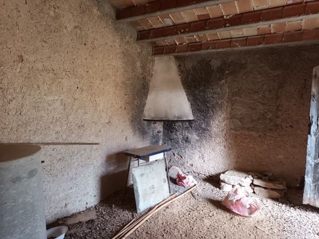 Finca/Country House for sale in Ginestar - € 25,000 (Ref: 7482375)