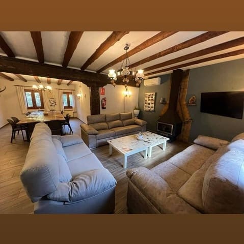 4 bedroom Hotel for sale in Caseres with garage - € 475,000 (Ref: 8155667)