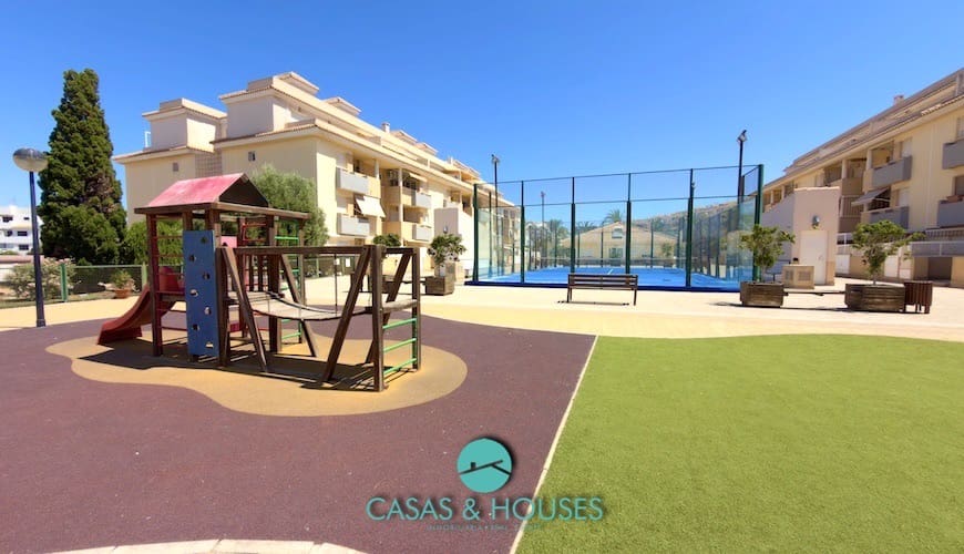 2 soveværelse Lejlighed til salg i La Manga del Mar Menor med swimmingpool garage - € 185.000 (Ref: 10009975)