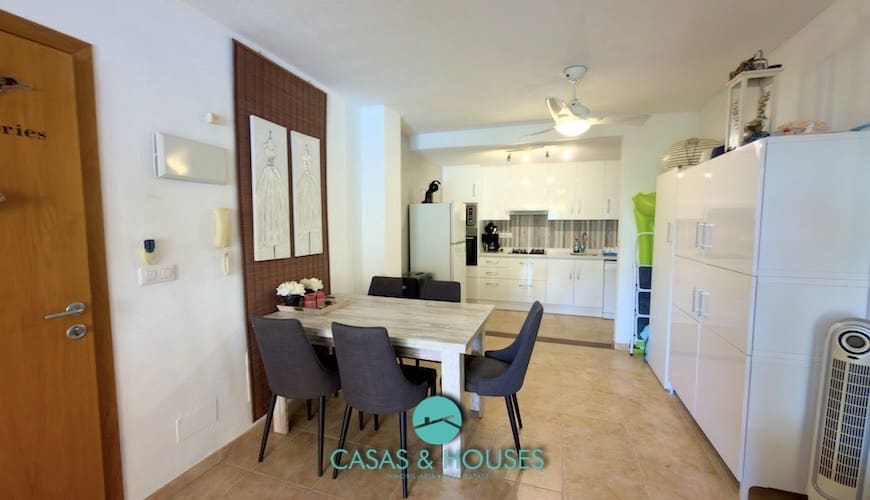 2 soveværelse Lejlighed til salg i La Manga del Mar Menor med swimmingpool garage - € 185.000 (Ref: 10009975)