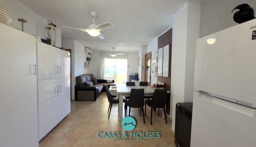 2 soveværelse Lejlighed til salg i La Manga del Mar Menor med swimmingpool garage - € 185.000 (Ref: 10009975)