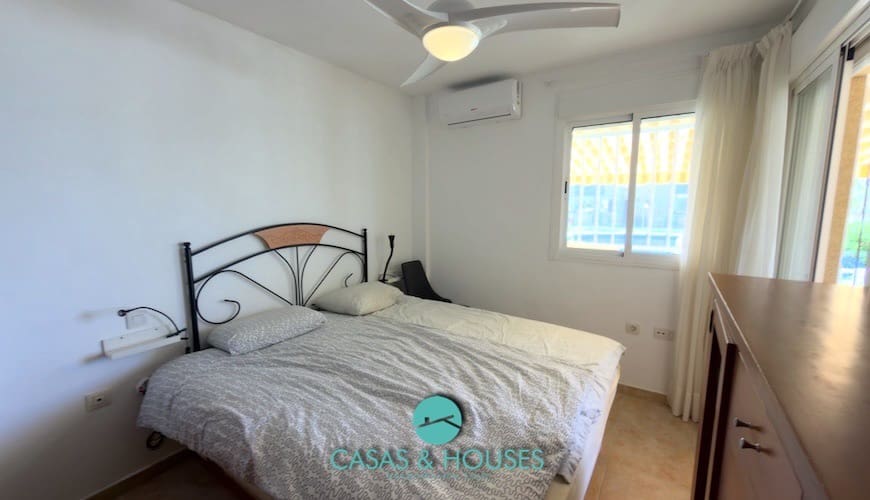 2 soveværelse Lejlighed til salg i La Manga del Mar Menor med swimmingpool garage - € 185.000 (Ref: 10009975)