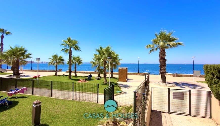 2 soveværelse Lejlighed til salg i La Manga del Mar Menor med swimmingpool garage - € 185.000 (Ref: 10009975)