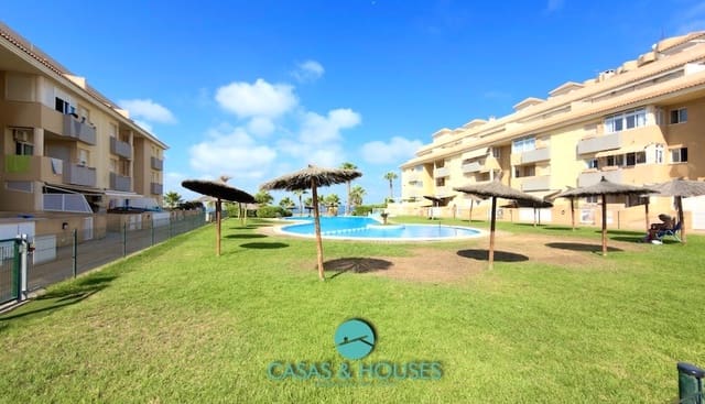 2 soveværelse Lejlighed til salg i La Manga del Mar Menor med swimmingpool garage - € 185.000 (Ref: 10009975)