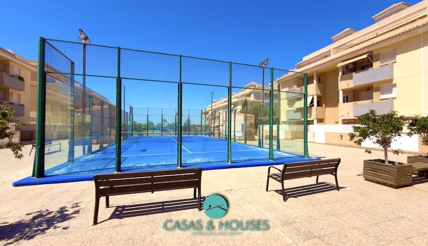 2 soveværelse Lejlighed til salg i La Manga del Mar Menor med swimmingpool garage - € 185.000 (Ref: 10009975)