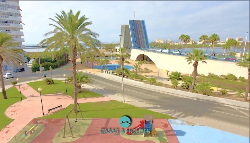 2 soverom Leilighet til salgs i La Manga del Mar Menor med svømmebasseng garasje - € 190 000 (Ref: 10009977)
