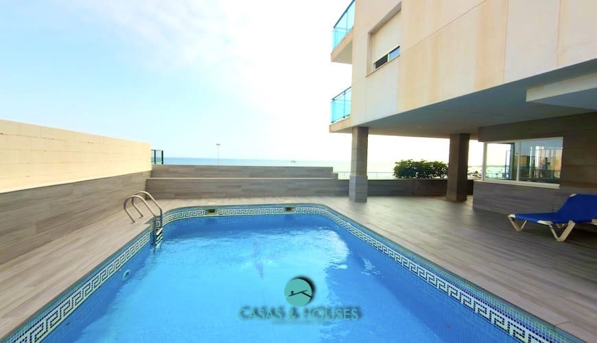 2 soverom Leilighet til salgs i La Manga del Mar Menor med svømmebasseng garasje - € 190 000 (Ref: 10009977)