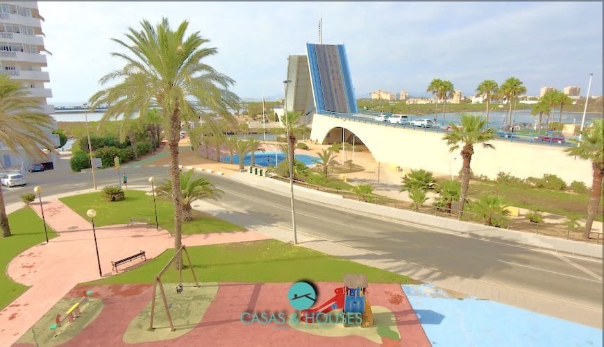 2 soverom Leilighet til salgs i La Manga del Mar Menor med svømmebasseng garasje - € 190 000 (Ref: 10009977)