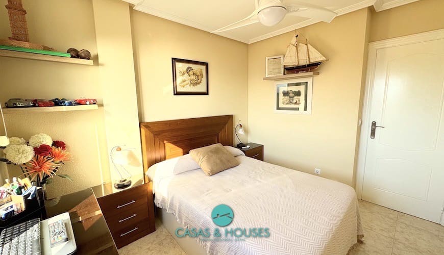 3 chambre Appartement à vendre à La Manga del Mar Menor avec piscine garage - 240 000 € (Ref: 10062552)