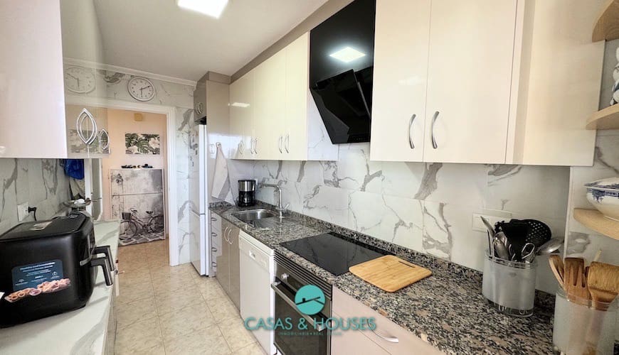 3 chambre Appartement à vendre à La Manga del Mar Menor avec piscine garage - 240 000 € (Ref: 10062552)