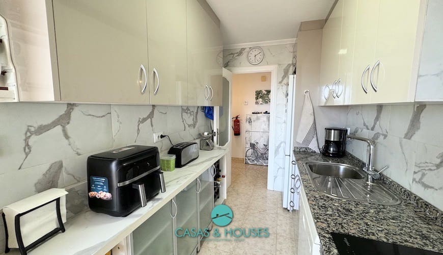 3 chambre Appartement à vendre à La Manga del Mar Menor avec piscine garage - 240 000 € (Ref: 10062552)