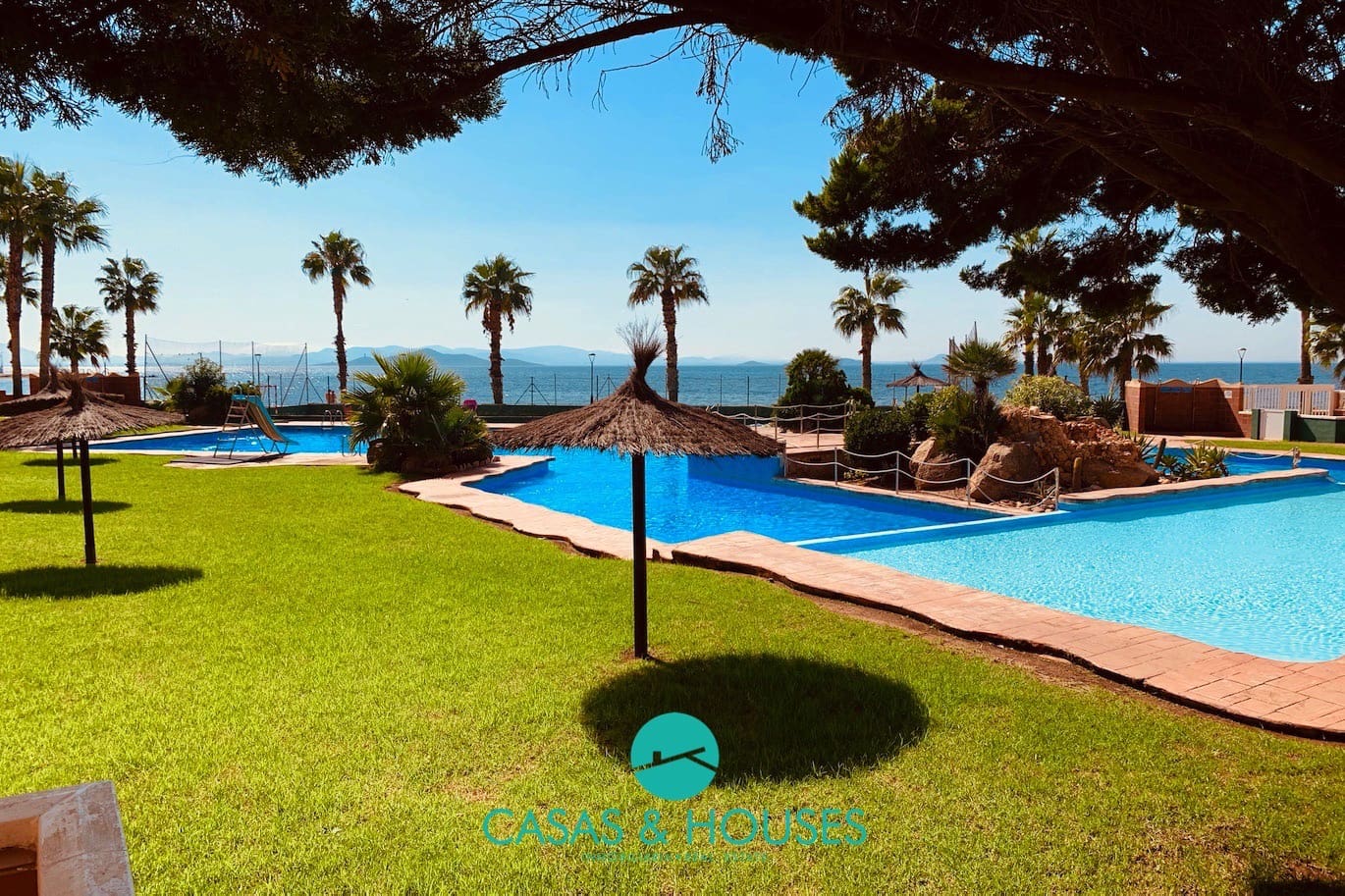 3 chambre Appartement à vendre à La Manga del Mar Menor avec piscine garage - 240 000 € (Ref: 10062552)
