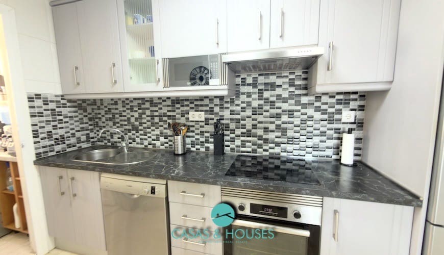 2 bedroom Apartment for sale in La Manga del Mar Menor with pool - € 185,000 (Ref: 10158654)