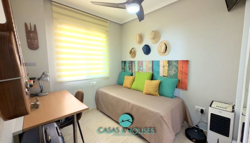 2 bedroom Apartment for sale in La Manga del Mar Menor with pool - € 185,000 (Ref: 10158654)