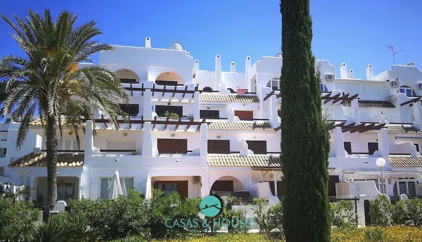 3 soveværelse Lejlighed til salg i La Manga del Mar Menor med swimmingpool - € 290.000 (Ref: 10179591)