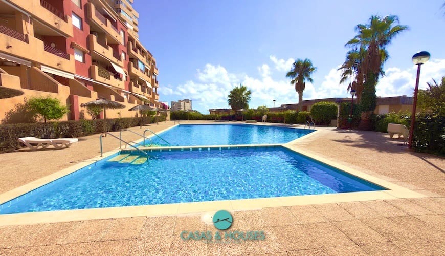 2 soveværelse Lejlighed til salg i La Manga del Mar Menor med swimmingpool garage - € 210.000 (Ref: 10179593)