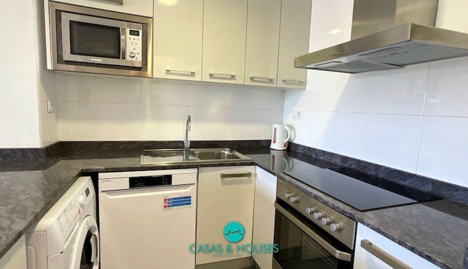 2 soverom Leilighet til salgs i La Manga del Mar Menor med svømmebasseng garasje - € 184 000 (Ref: 7918412)