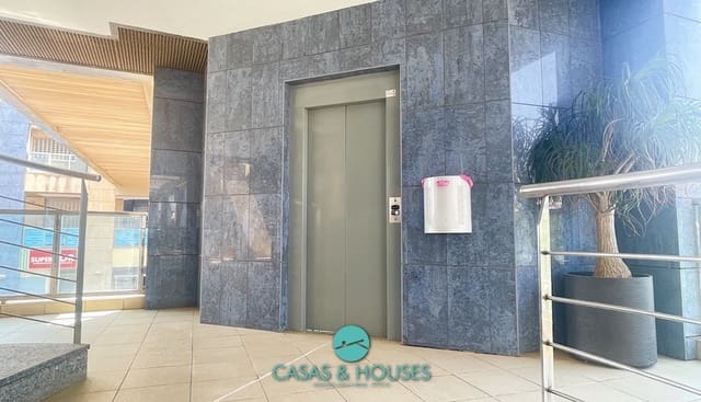 Kommersiell til salgs i La Manga del Mar Menor - € 130 000 (Ref: 8501122)