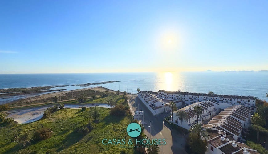 2 soveværelse Lejlighed til salg i La Manga del Mar Menor med swimmingpool garage - € 182.000 (Ref: 8754880)