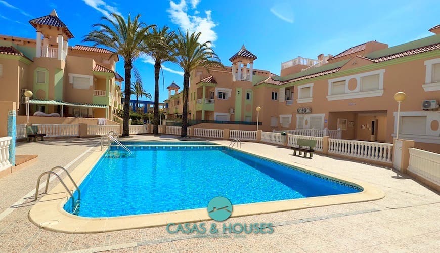 3 quarto Casa em Banda para venda em La Manga del Mar Menor com piscina garagem - 260 000 € (Ref: 8976546)