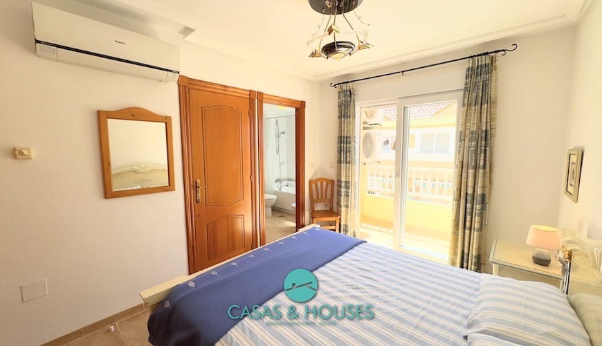 3 quarto Casa em Banda para venda em La Manga del Mar Menor com piscina garagem - 260 000 € (Ref: 8976546)