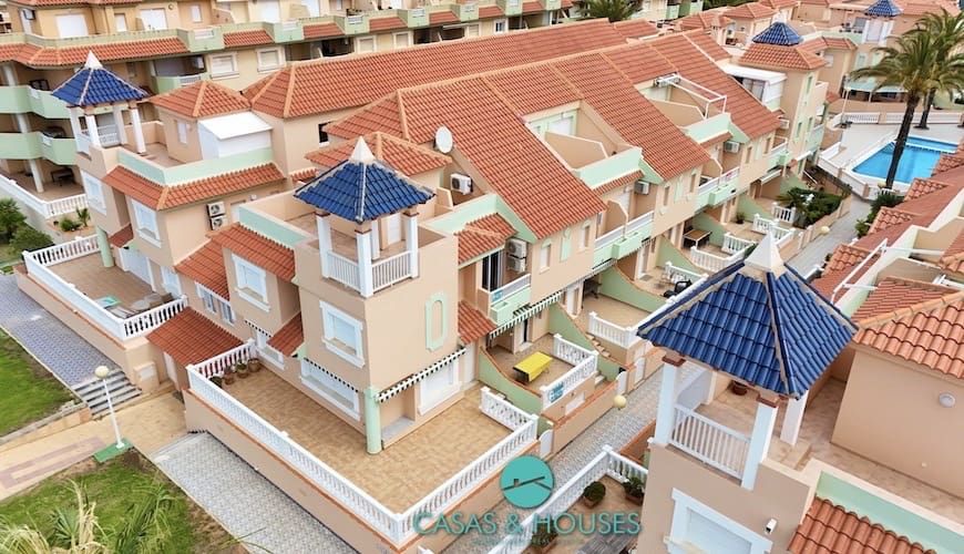 3 quarto Casa em Banda para venda em La Manga del Mar Menor com piscina garagem - 260 000 € (Ref: 8976546)