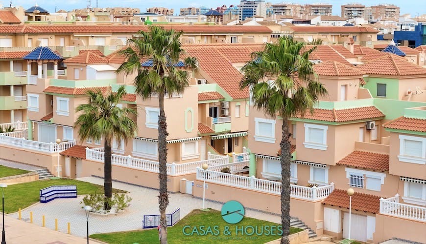3 quarto Casa em Banda para venda em La Manga del Mar Menor com piscina garagem - 260 000 € (Ref: 8976546)