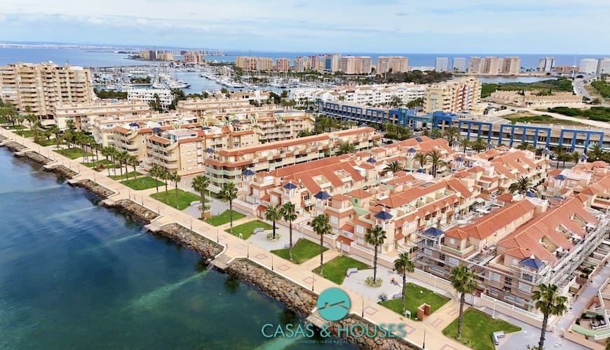 3 quarto Casa em Banda para venda em La Manga del Mar Menor com piscina garagem - 260 000 € (Ref: 8976546)
