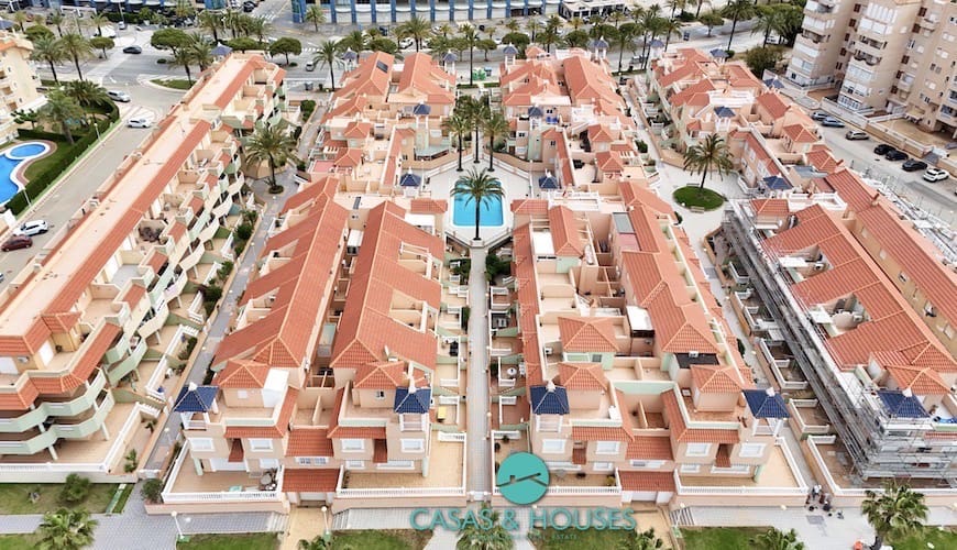 3 quarto Casa em Banda para venda em La Manga del Mar Menor com piscina garagem - 260 000 € (Ref: 8976546)