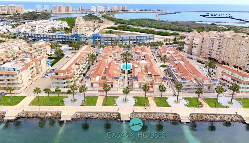 3 quarto Casa em Banda para venda em La Manga del Mar Menor com piscina garagem - 260 000 € (Ref: 8976546)